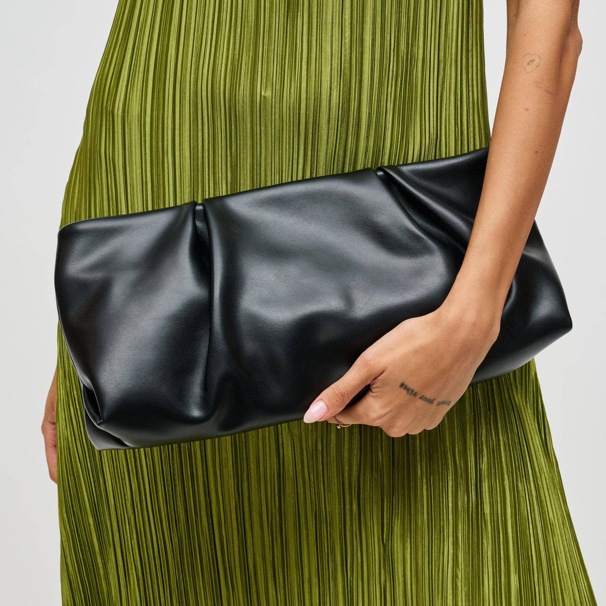 Franny Clutch: Black
