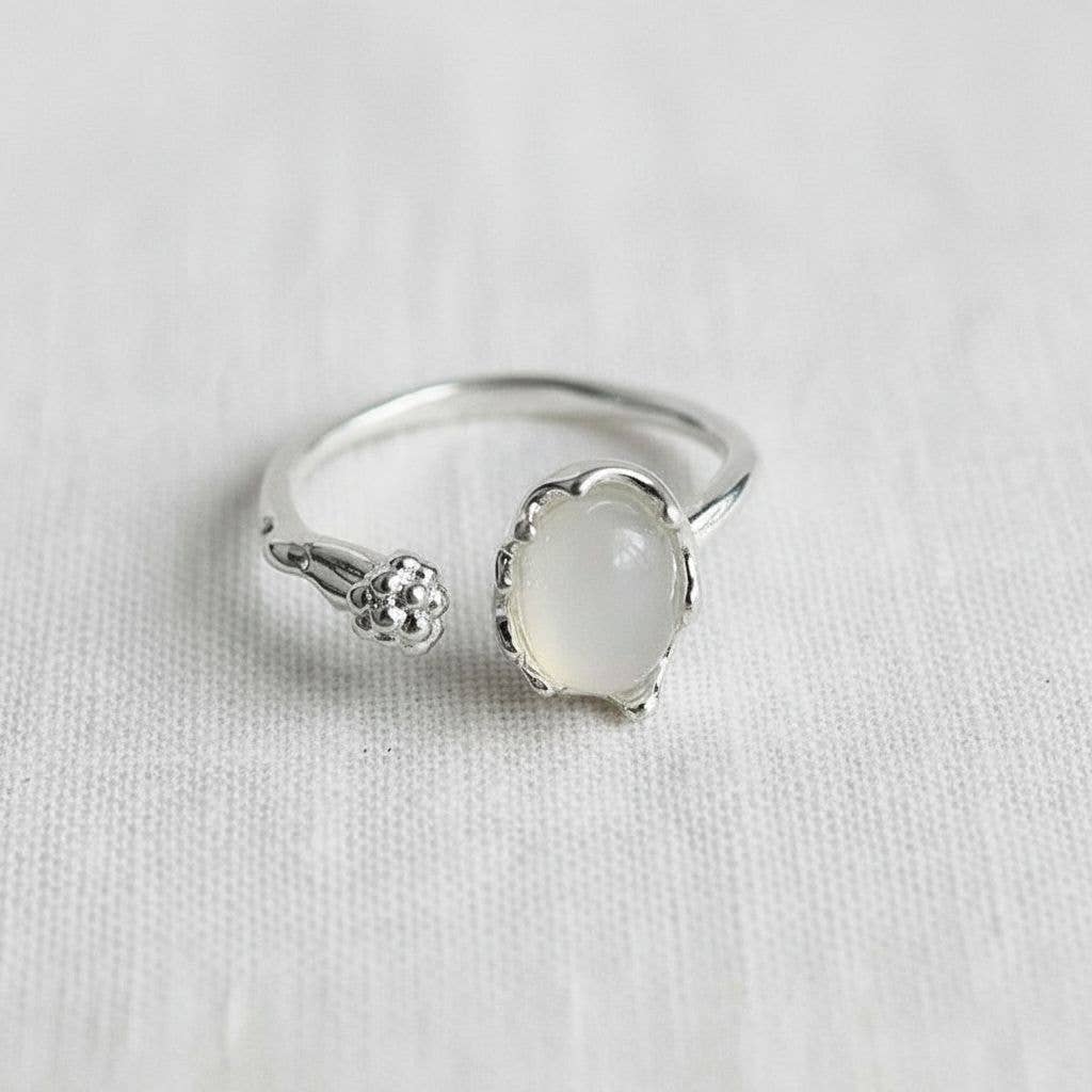 Vintage White Agate Ring