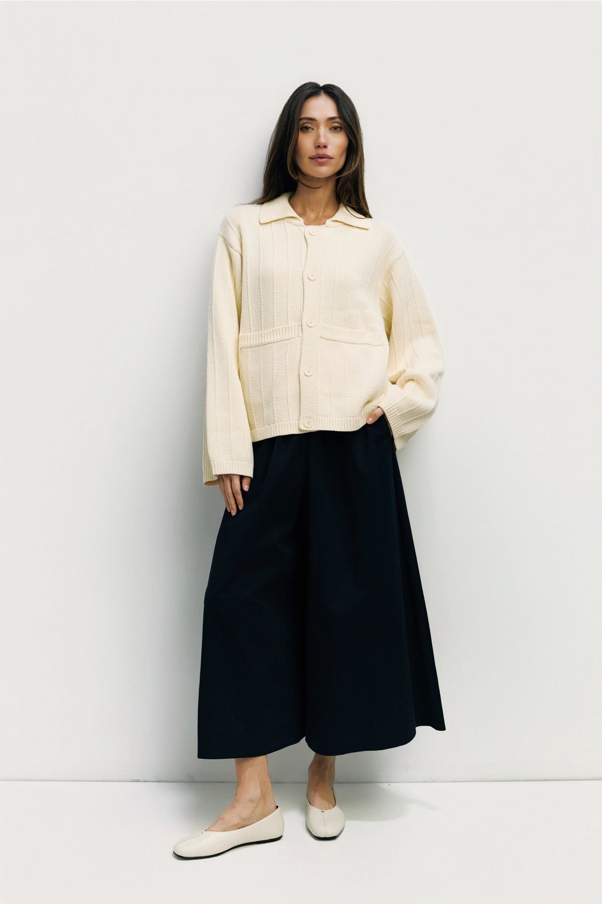 Women’s cream collared knit jacket with front pockets